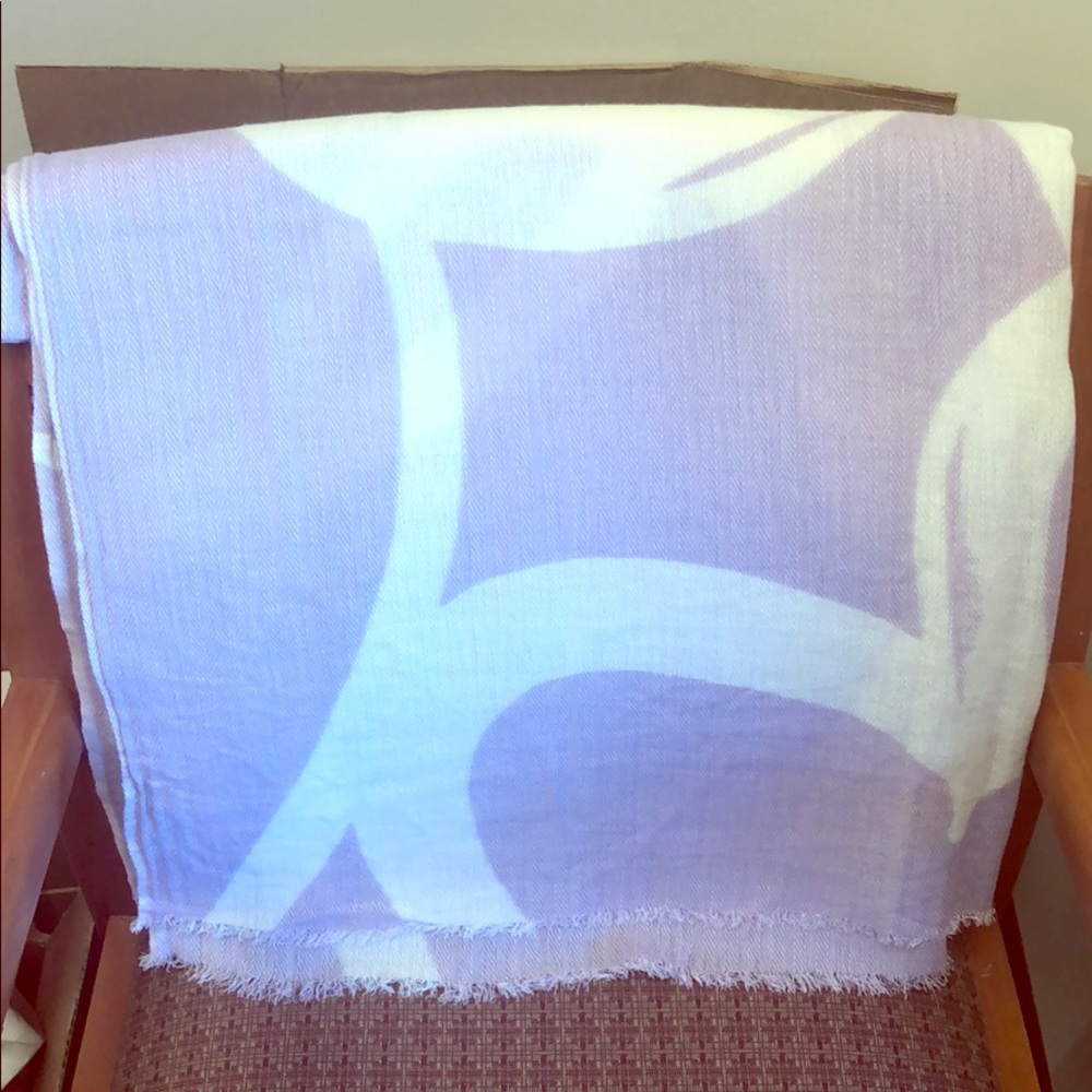 Banana Republic Purple and White Large Scarf/Shawl